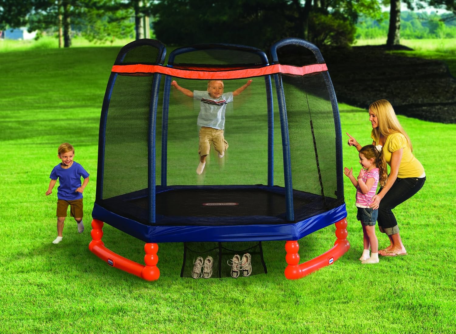 Little Tikes 7ft Kids' Trampoline with Safety Enclosure - Image 2