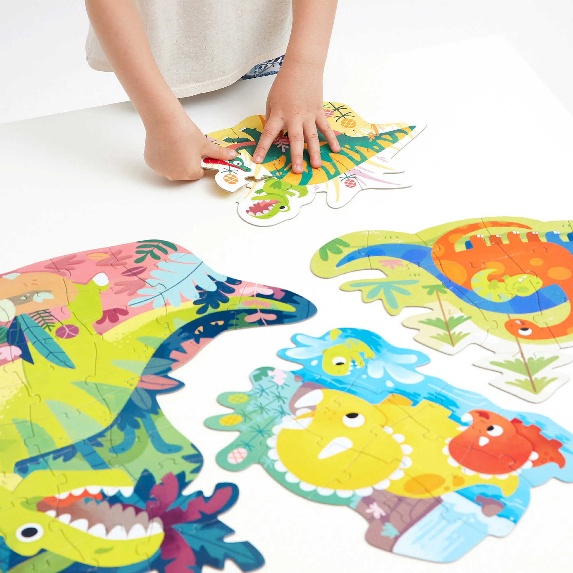 Ban  h  Dis t Dinosaurs Jigsaw Puzzle - 71 pc - Image 2