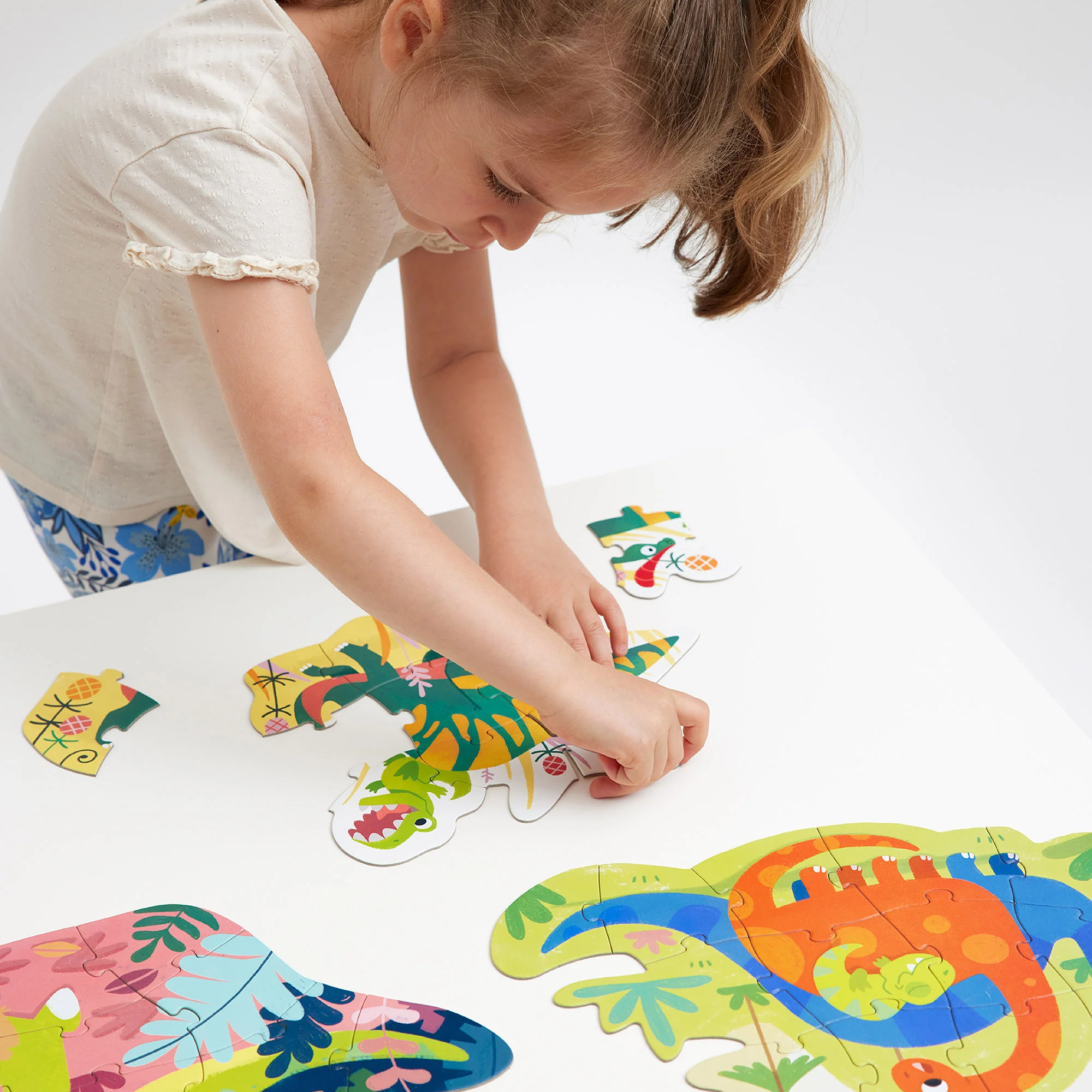 Ban  h  Dis t Dinosaurs Jigsaw Puzzle - 71 pc - Image 3