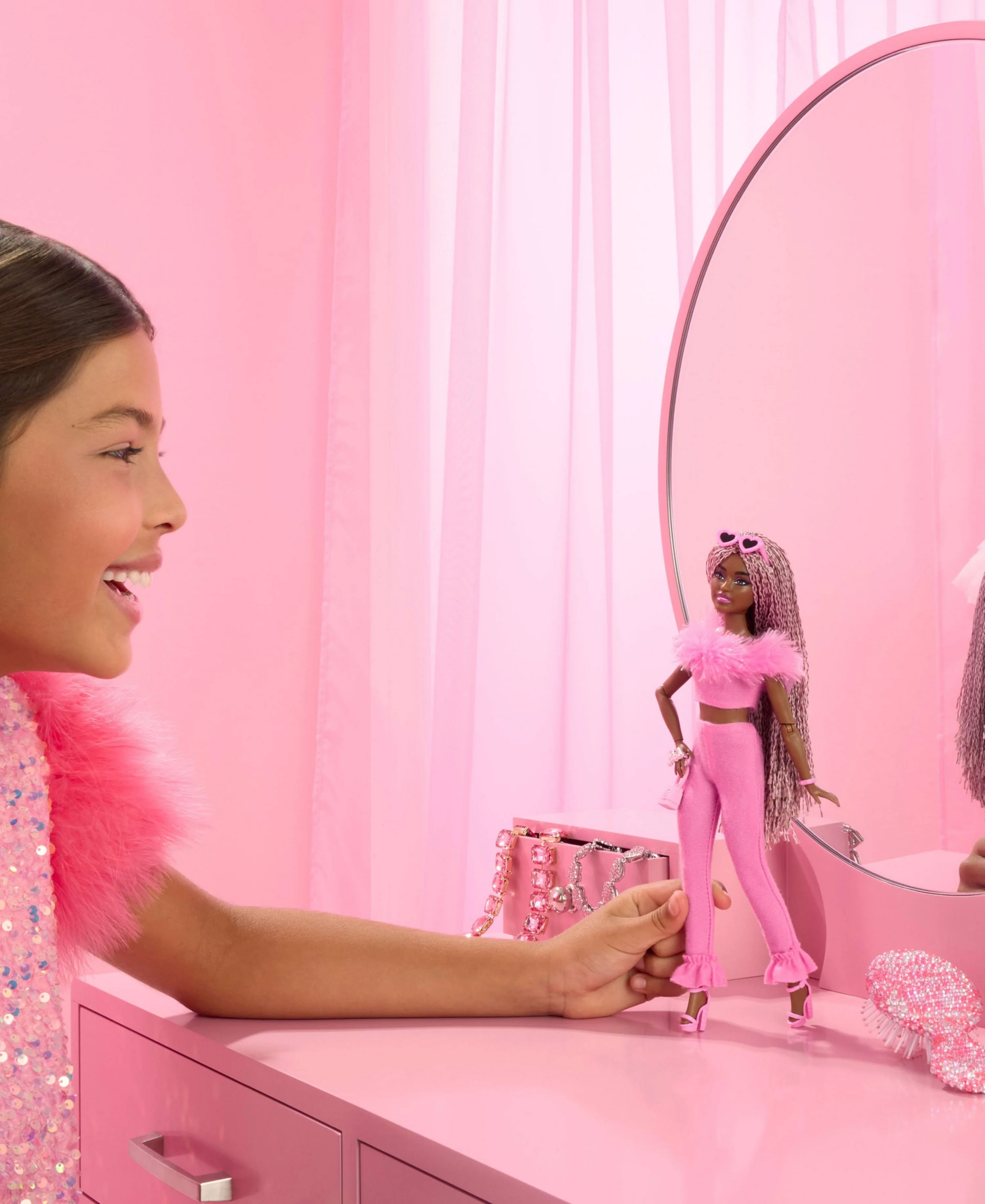 Barbie Deluxe Style Doll - Soft Pink Jumpsuit with Braided Hair - Image 4
