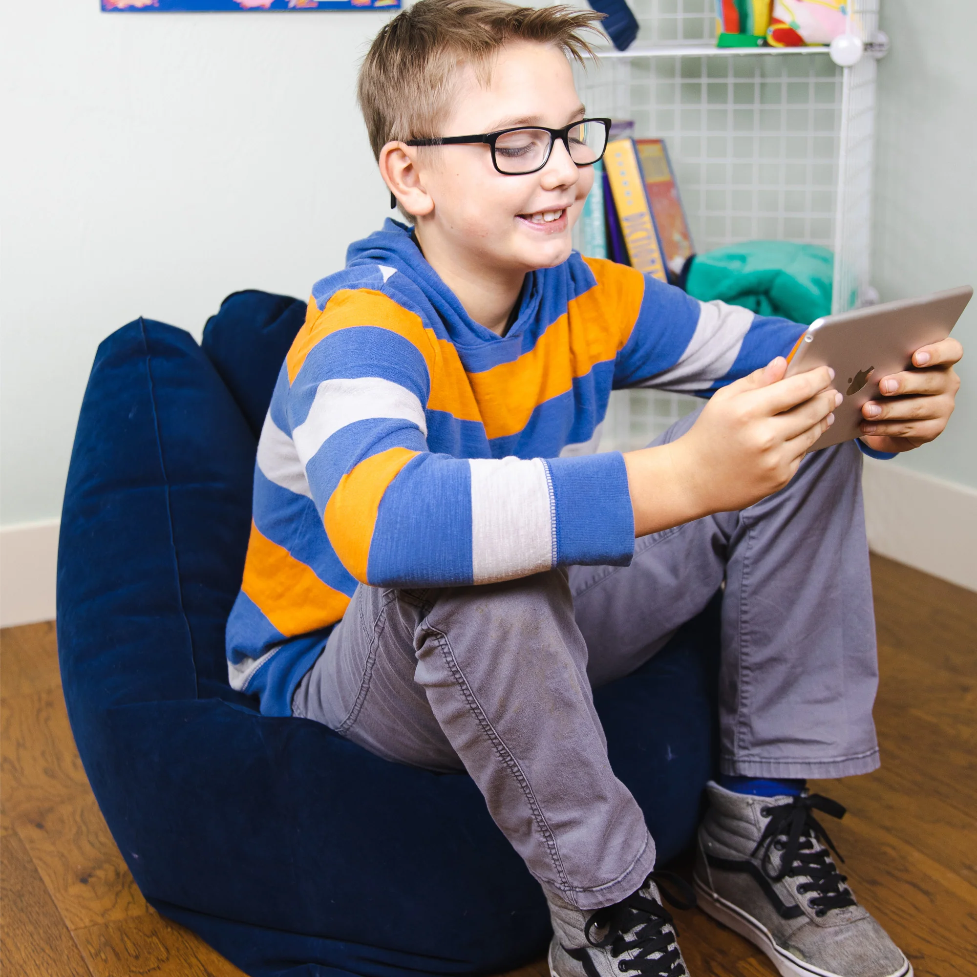 Bouncyband Comfy Cozy Peapod Inflatable Chair for Kids - Image 5