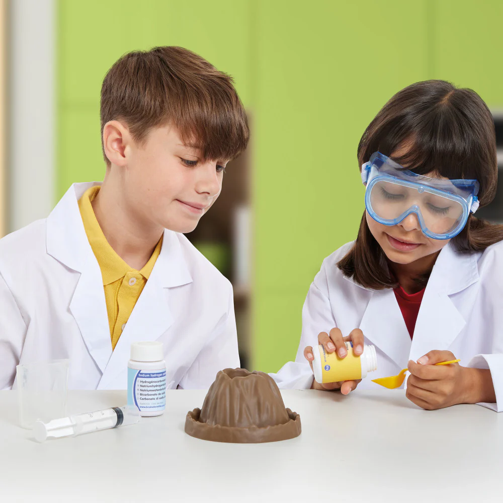 Brainstorm Erupting Volcano Lab - Interactive Science Kit - Image 5