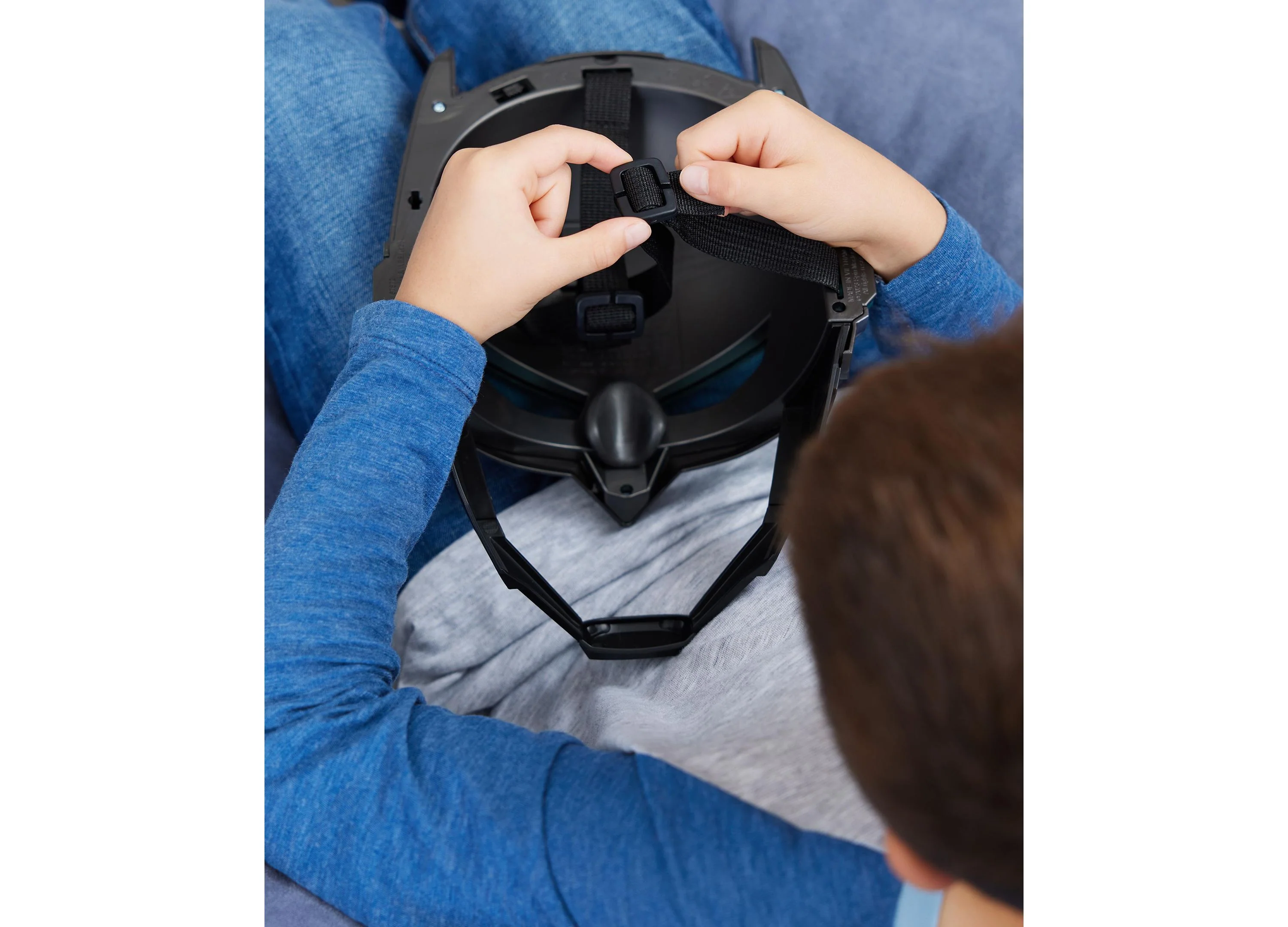 DC Comics Interactive Armor-Up Batman Mask with Sounds and Lights - Image 3