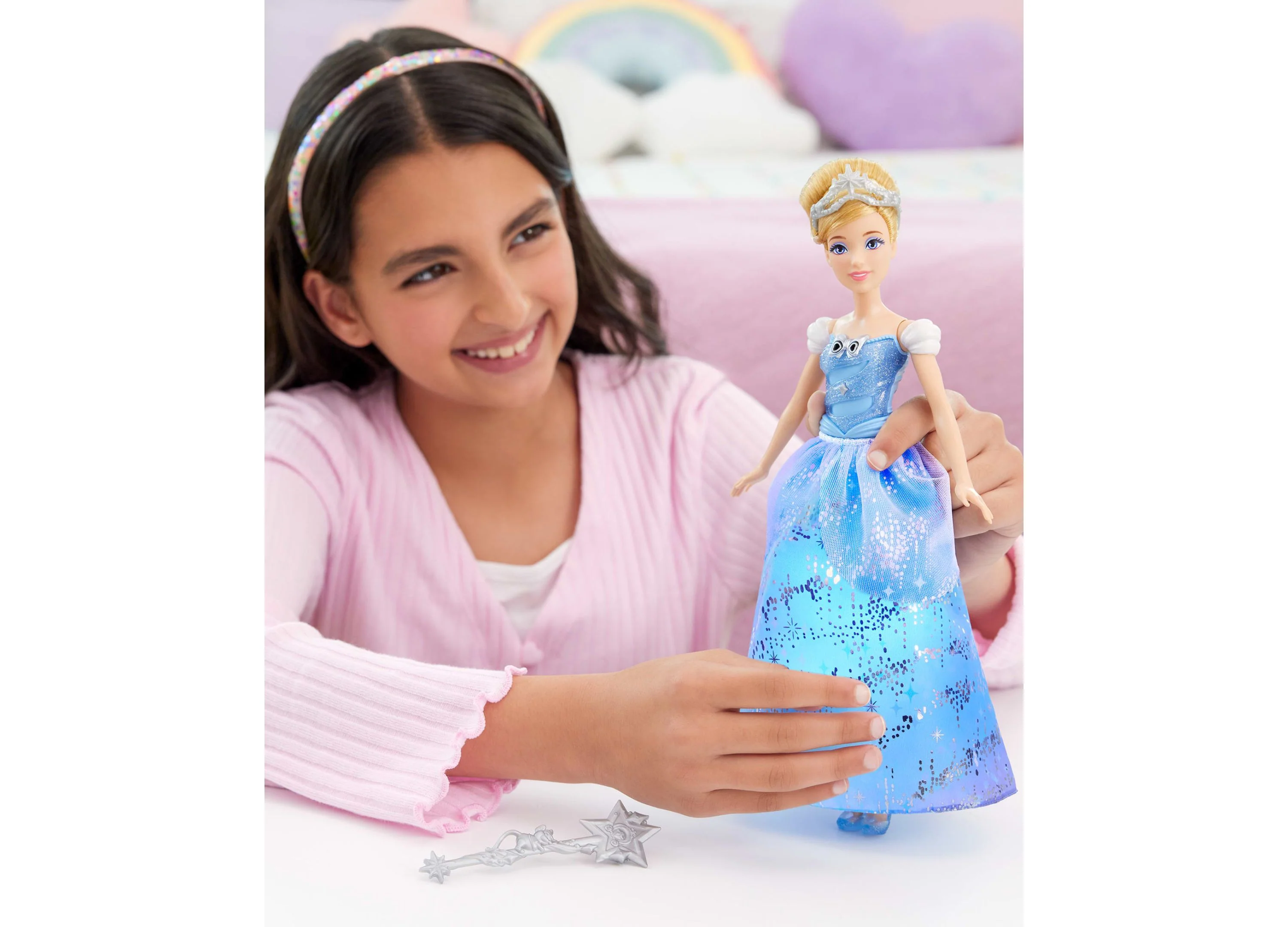 Disney Princess Light-Up Cinderella Fashion Doll - Enchanted Gown - Image 3