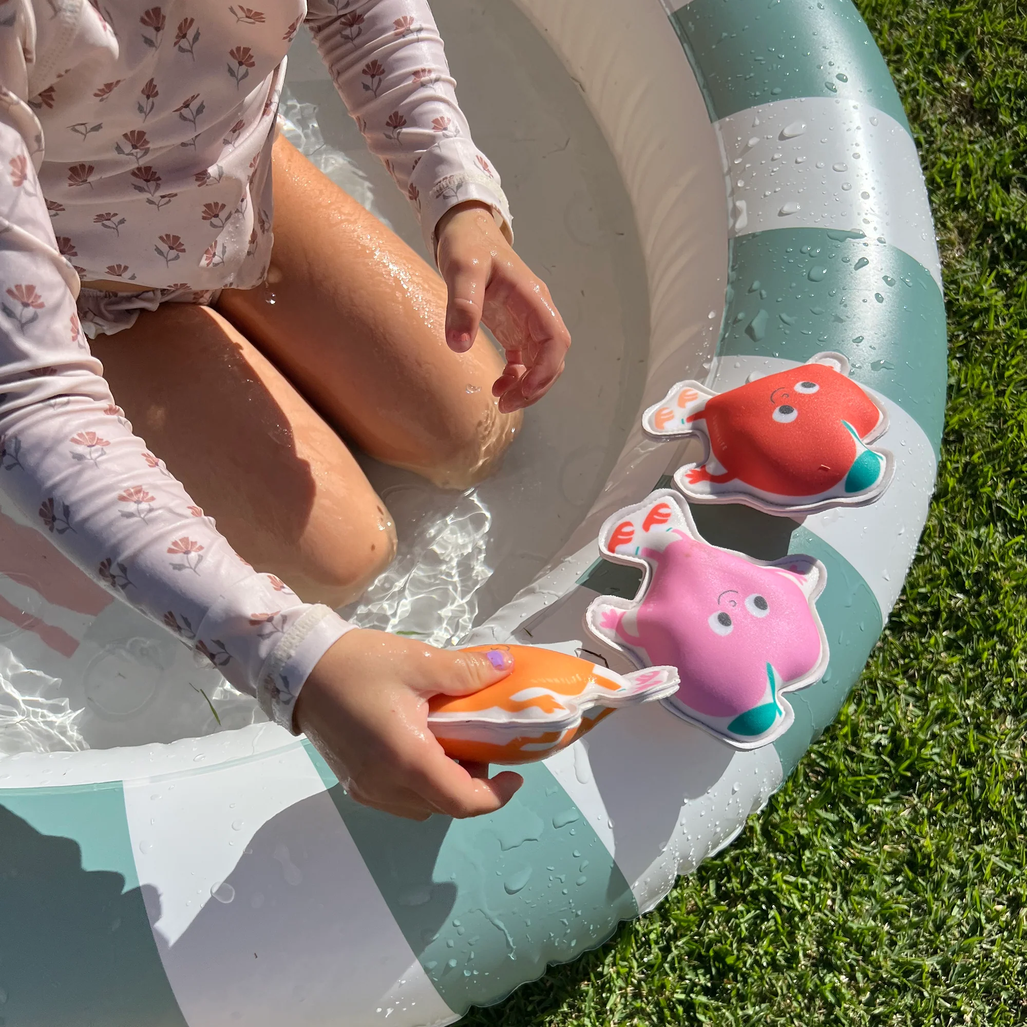Sunnylife Dive Buddies Poppy The Peach Pool Diving Toys 3-Piece Set - Image 4