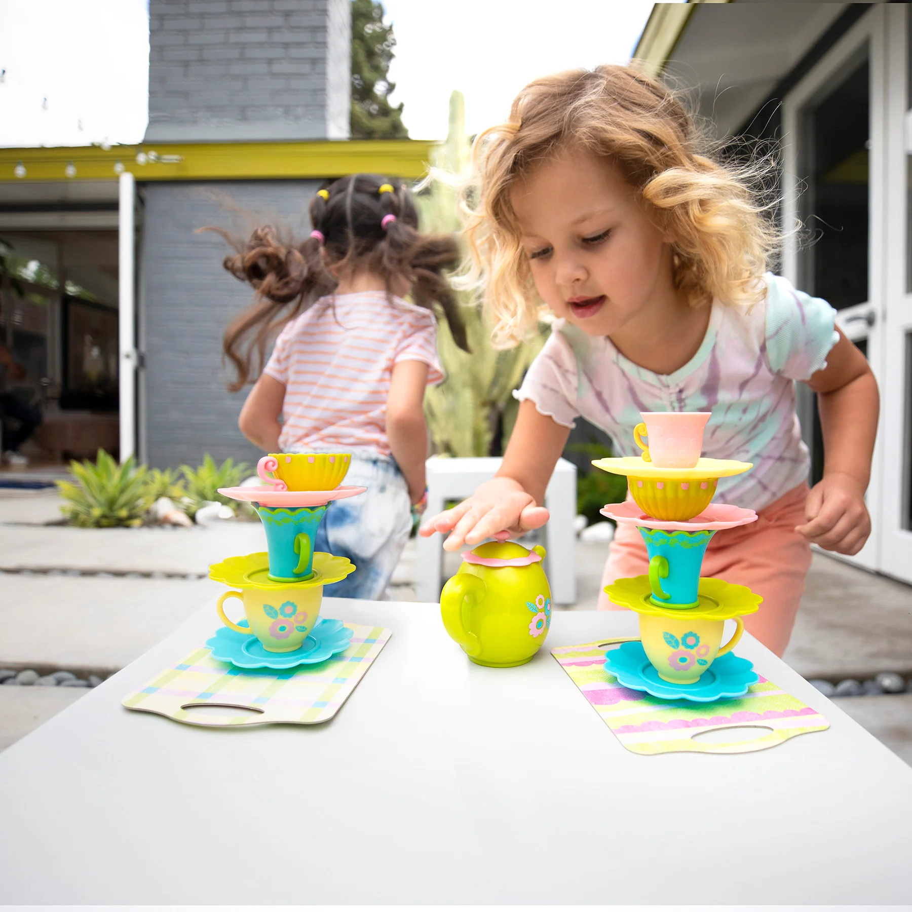 Educational Insights Teacup Pile-Up! Relay Race Game - Image 7