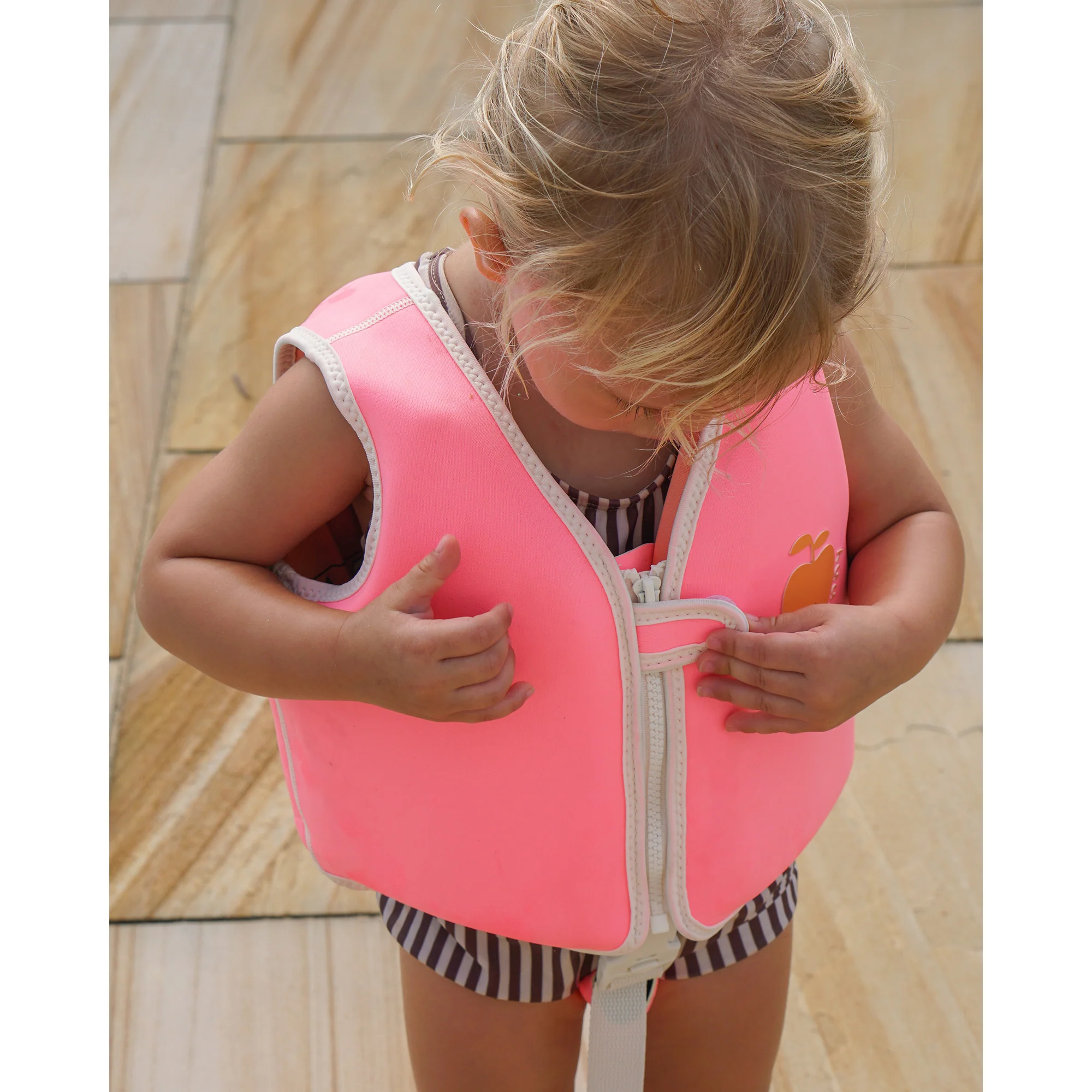 Sunnylife Poppy The Peach Float Vest Neon Pink - Image 5