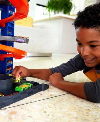 Hot Wheels City Mega 4-Level Garage Playset with 60+ Car Storage - Image 6