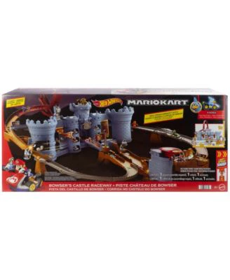 Hot Wheels Mario Kart Bowser's Castle 1:64 Scale Track Set with Kamek Vehicle - Image 3