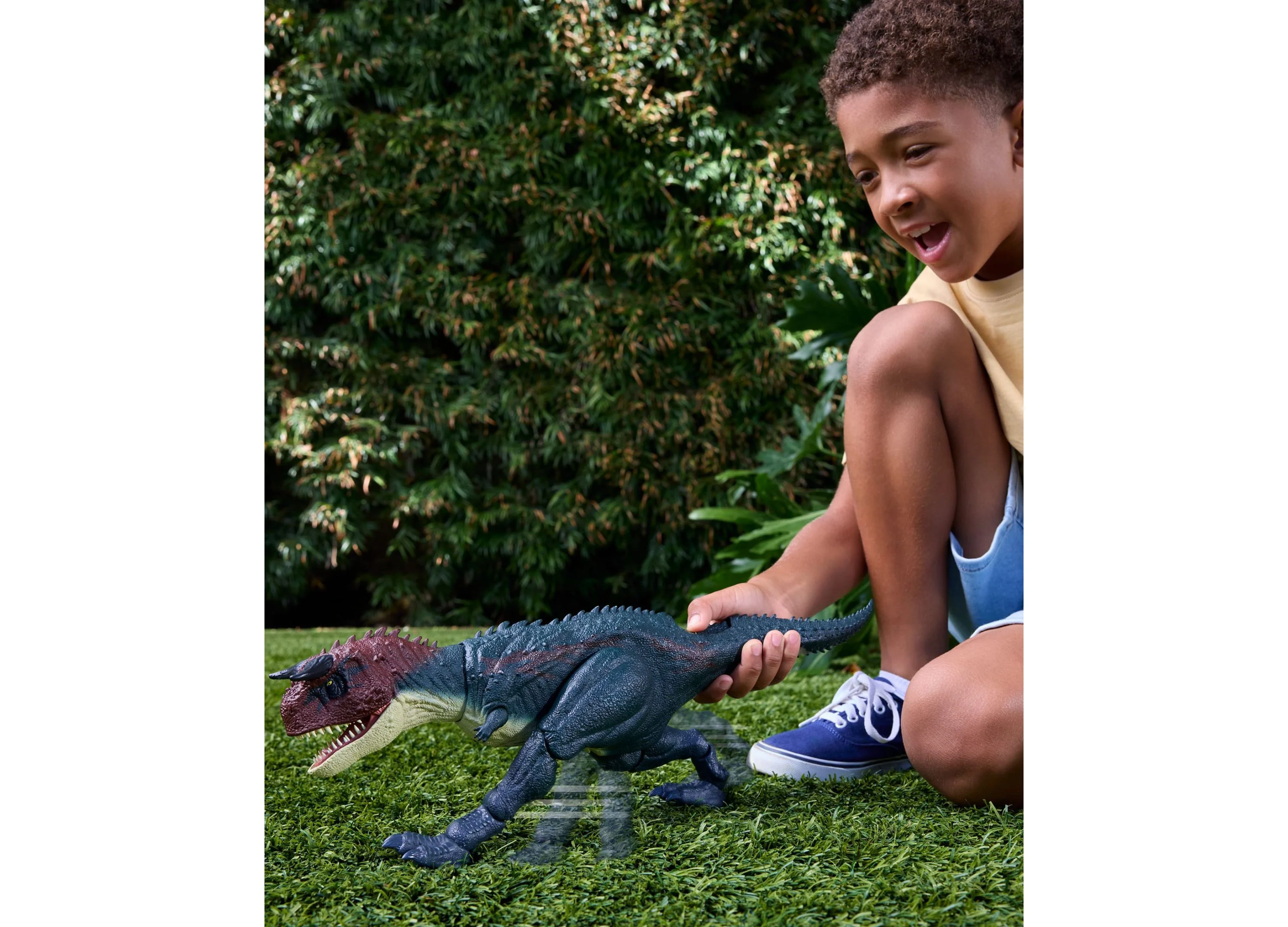 Jurassic World Charge 'N Chomp Carnotaurus Running Roaring Dinosaur Action Figure - Image 4