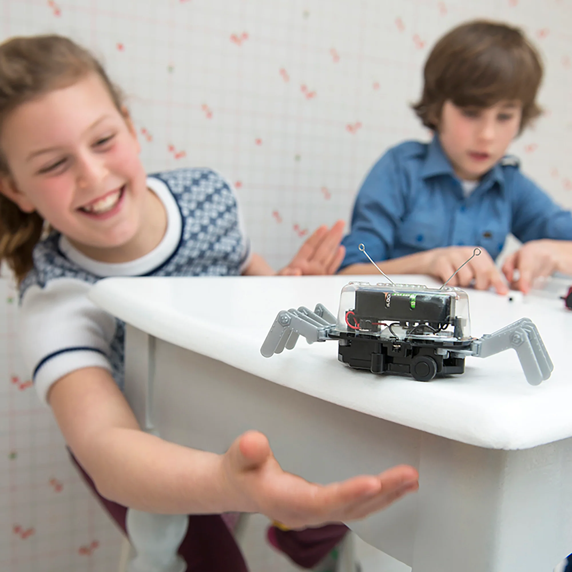 KidzRobotix Table Top Robot Build Kit With Edge Detection - Image 4