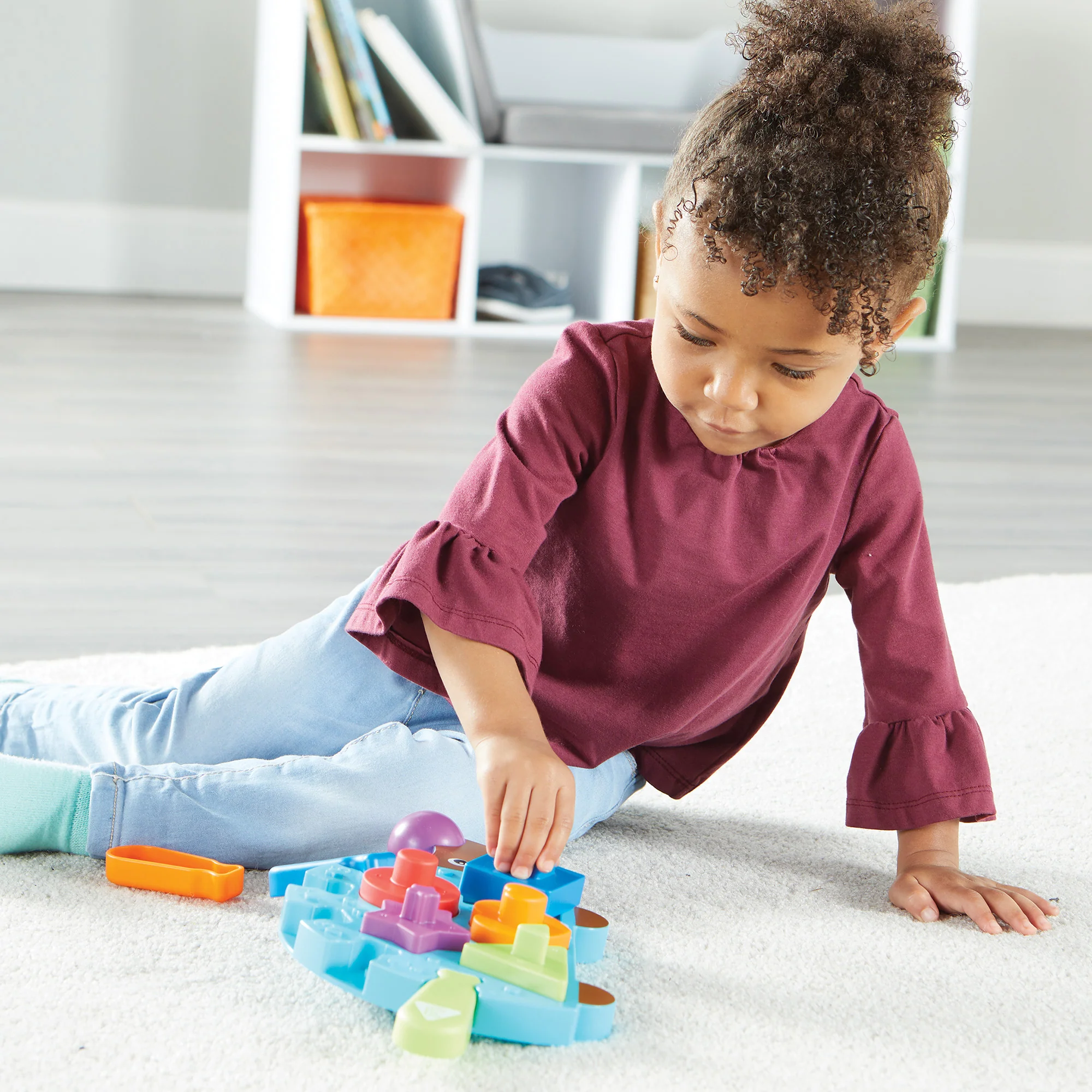 Learning Resources Spike the Fine Motor Hedgehog - Shape Sorter and Puzzle - Image 4