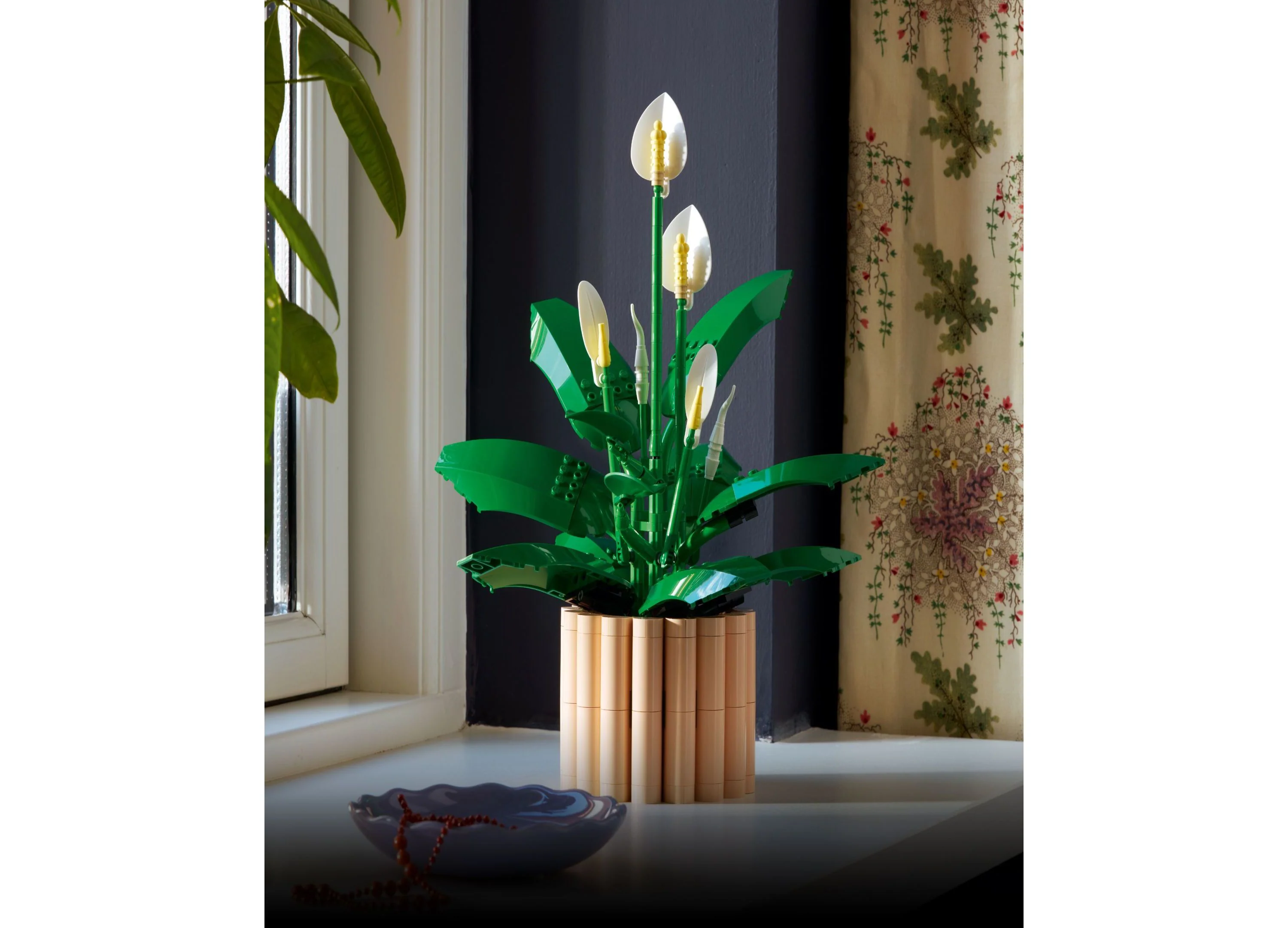 LEGO® Botanicals Peace Lily Flower Model Kit 474 Pieces – Home Decor - Image 5