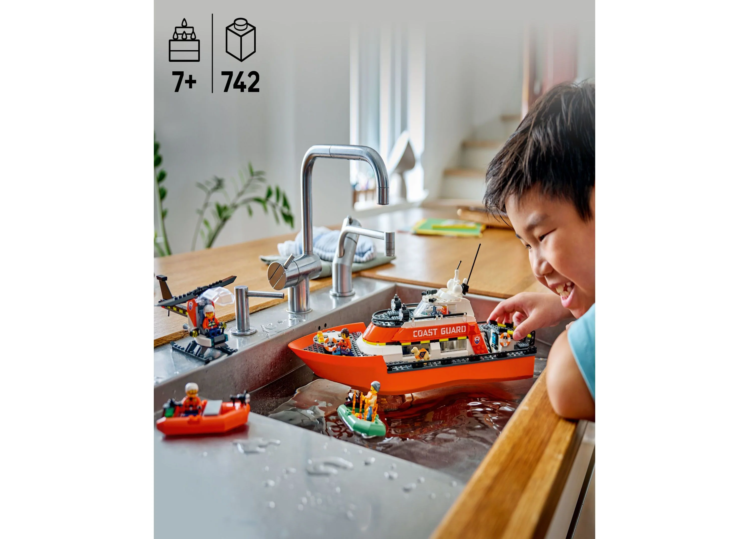 LEGO City Coast Guard 742-Piece Rescue Boat & Helicopter Set - 60504 - Image 5