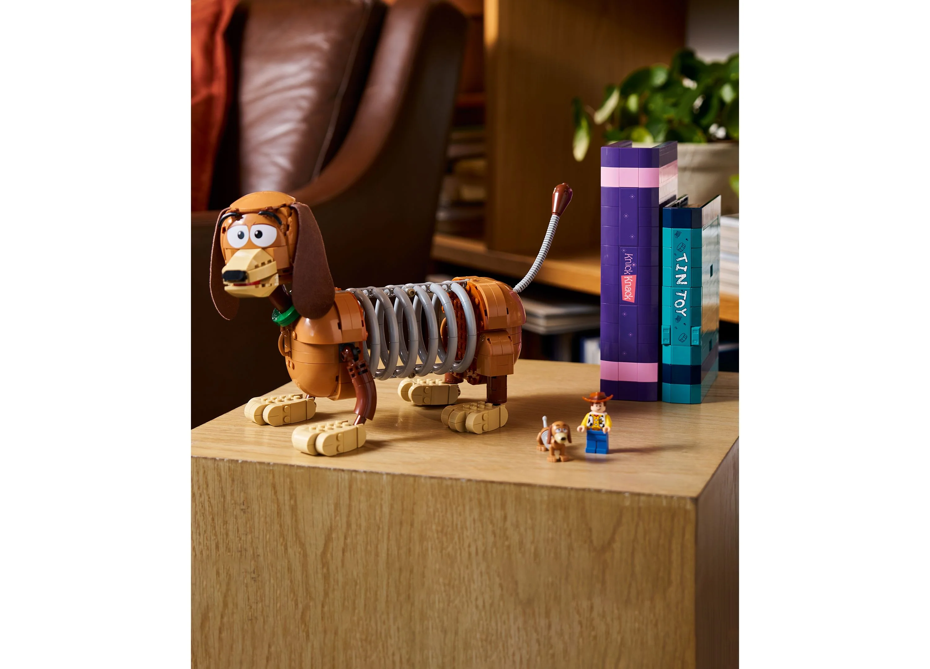 LEGO Disney and Pixar Toy Story Slinky Dog Bookends Building Set, 1311 Pieces - Image 5