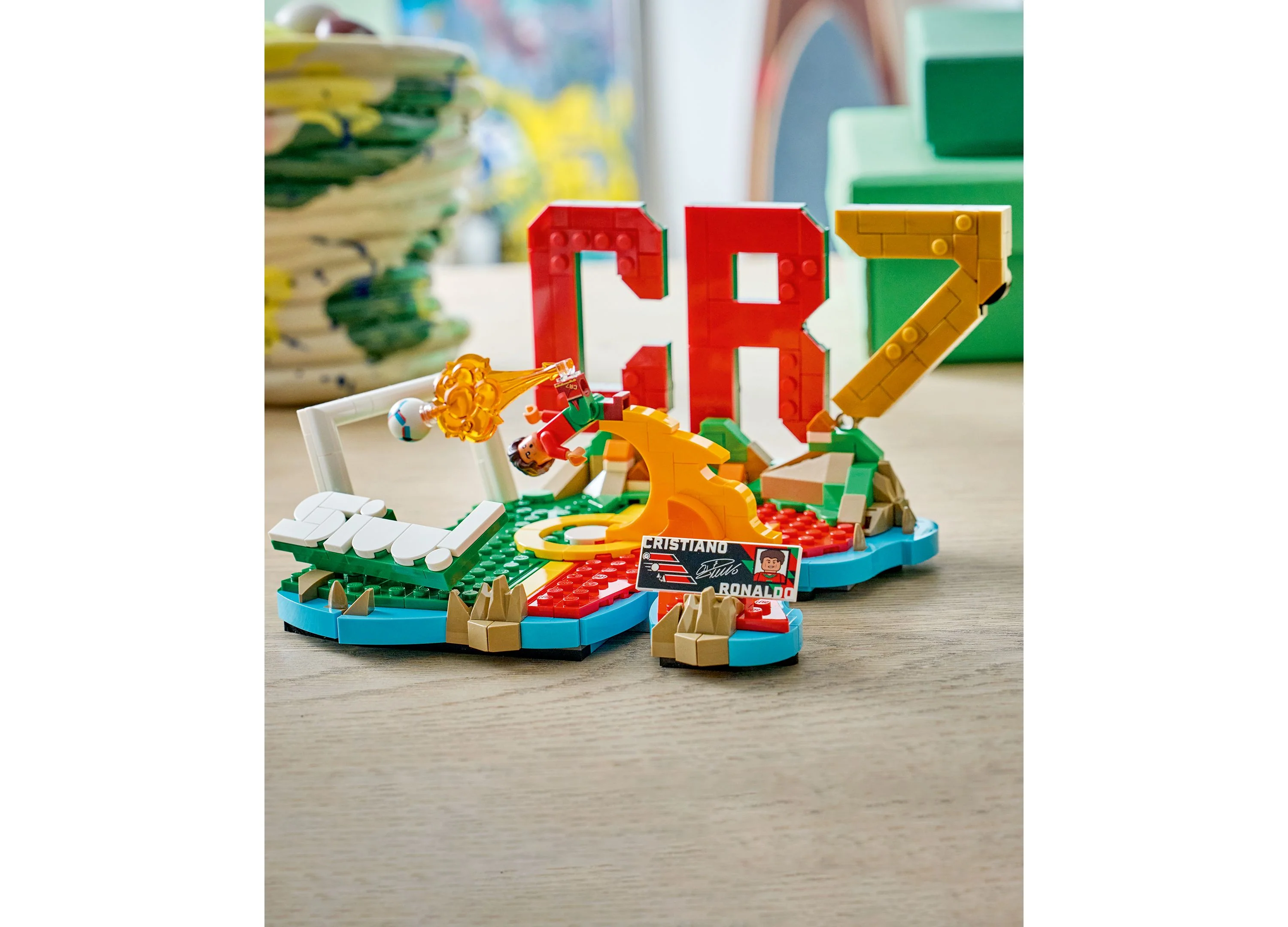 LEGO Editions Cristiano Ronaldo Soccer Highlights Building Set, 490 Pieces - Image 4