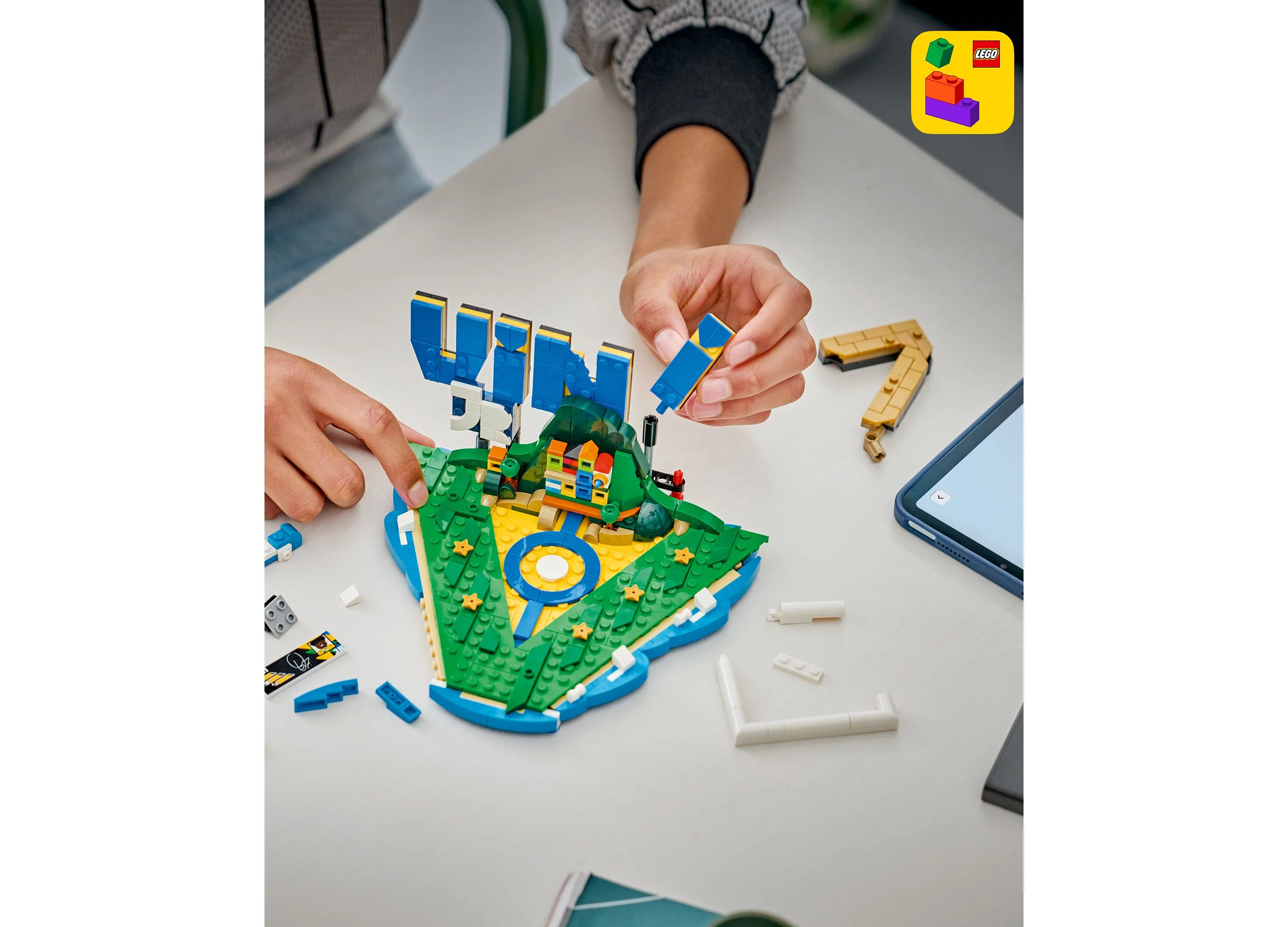 LEGO Editions Vini Jr. Soccer Highlights Building Set, 510 Pieces - Image 7