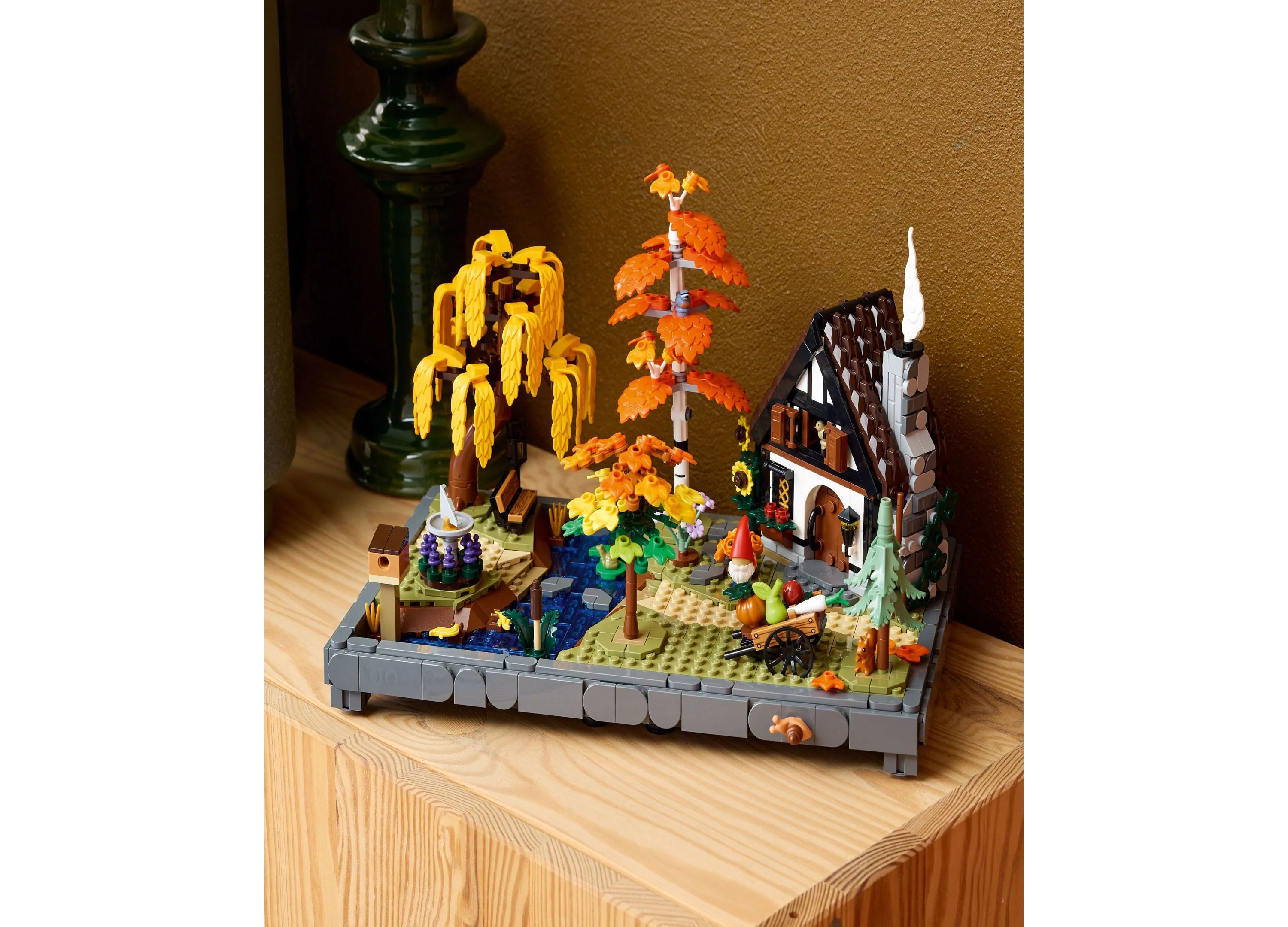 LEGO Icons Autumn Cottage Garden Building Set 11372 - 1102 Pieces - Image 4