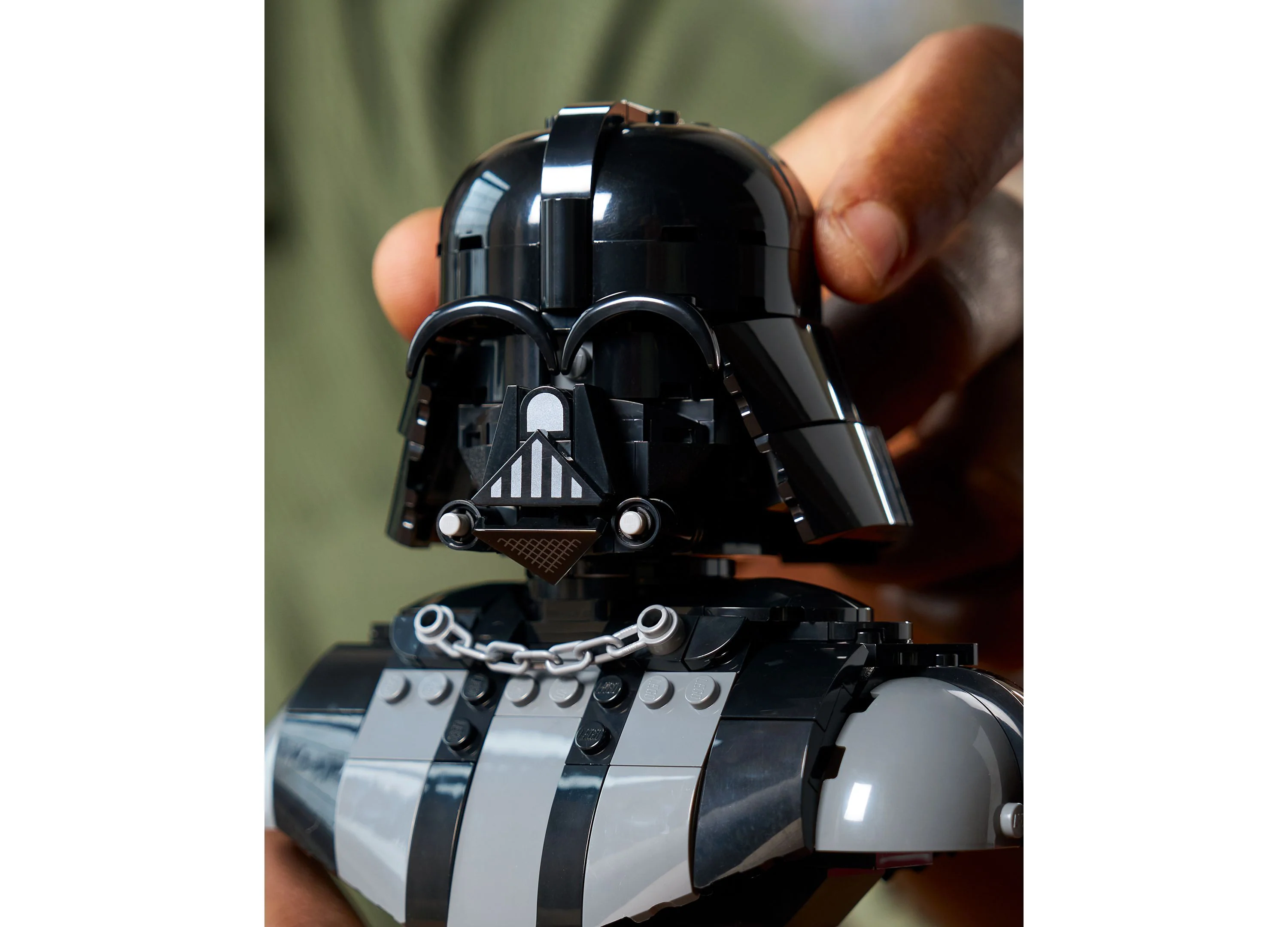 LEGO Star Wars Darth Vader Bust Building Set, 349 Pieces - Image 3