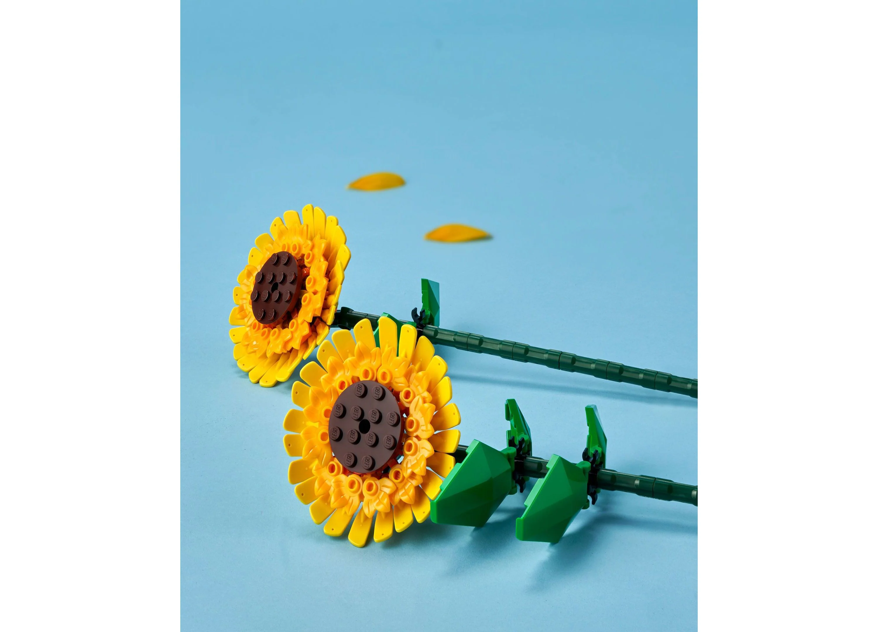 LEGO Sunflowers Building Set - 191 Pieces - Image 5