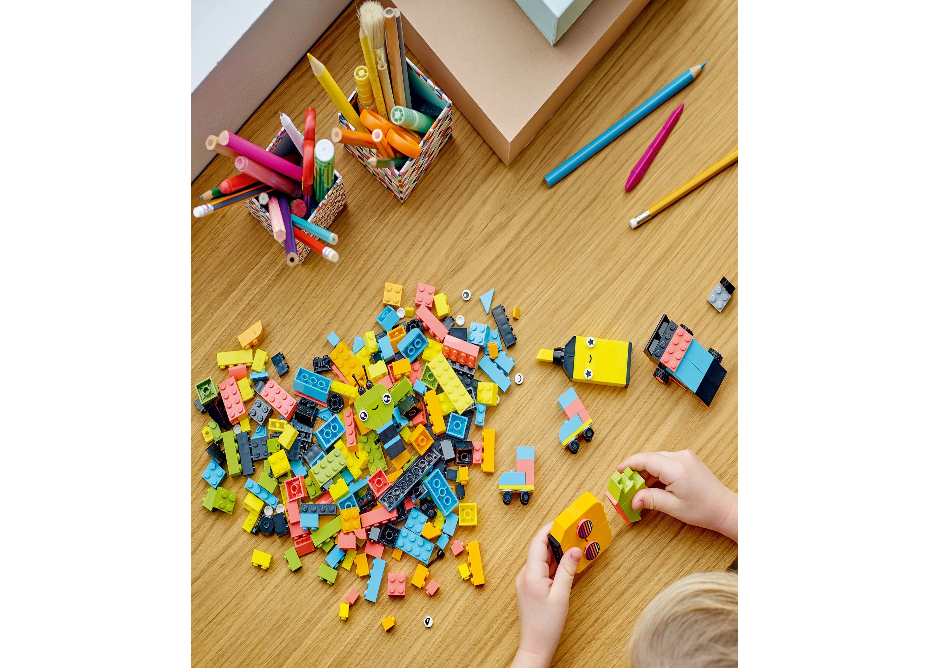 LEGO Classic 333-Piece Creative Neon Fun Building Set - Bright Colors - Image 5