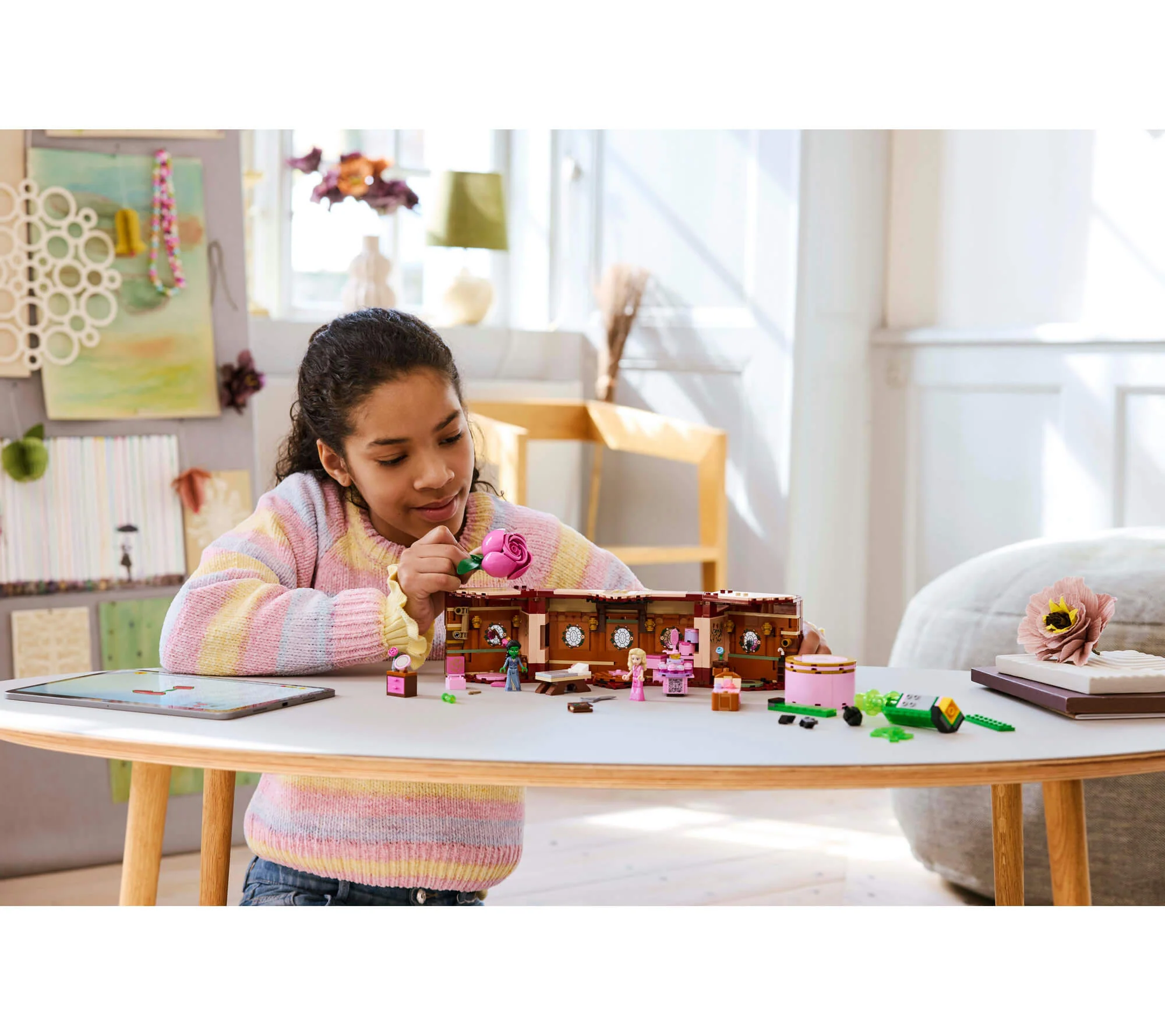 LEGO Wicked 740-Piece Glinda & Elphaba’s Dormitory Collectible Toy Model - 75683 - Image 5