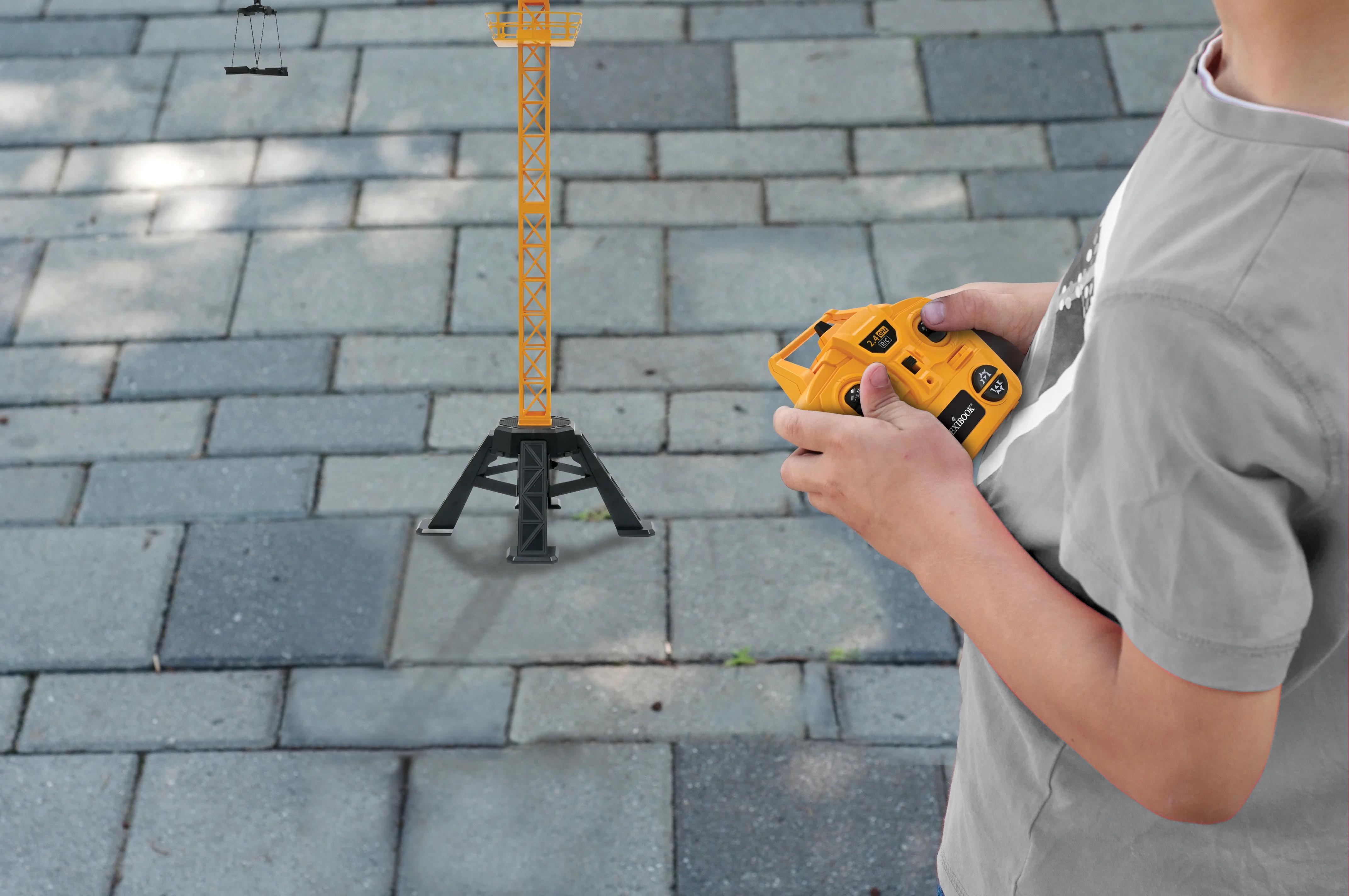 LEXIBOOK CROSSLANDER® PRO TOWER CRANE - Get busy on the building site with this large remote-controlled crane featuring dynamics sounds and effects! - Image 4