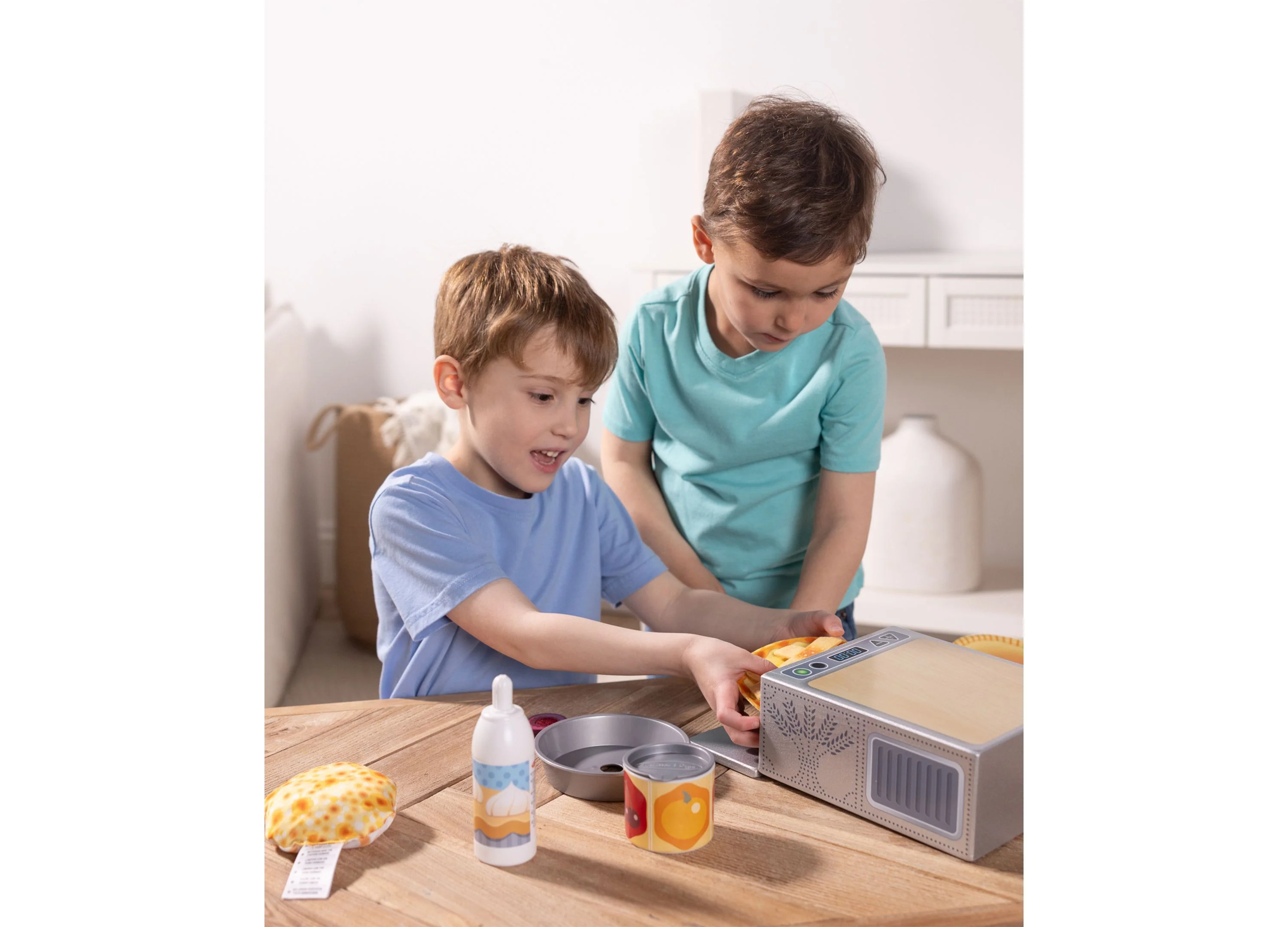 Melissa & Doug Doughlicious Cook, Bake & Serve Pretend Play Set - Image 5