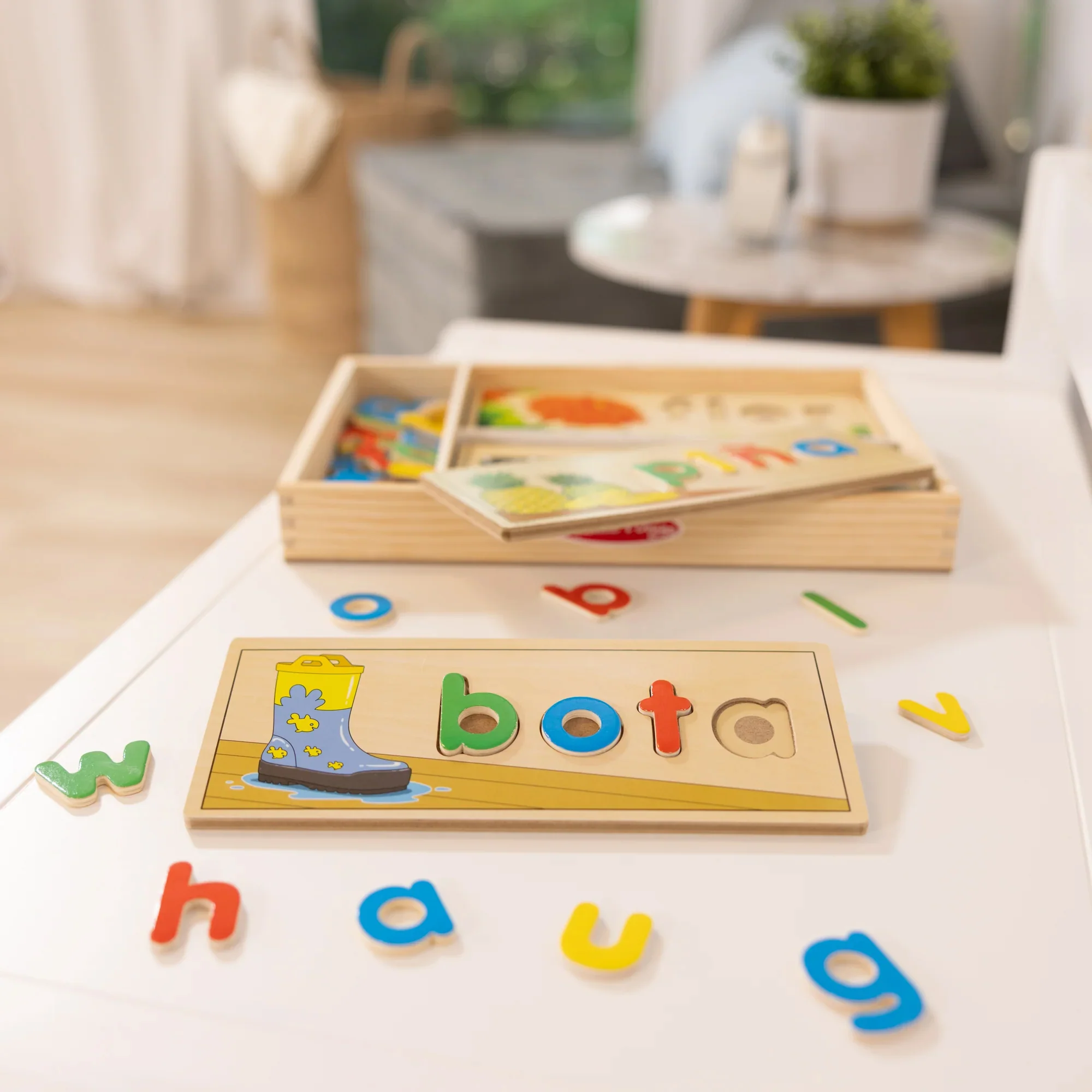 Melissa & Doug Spanish See & Spell Learning Puzzle Set - Image 4