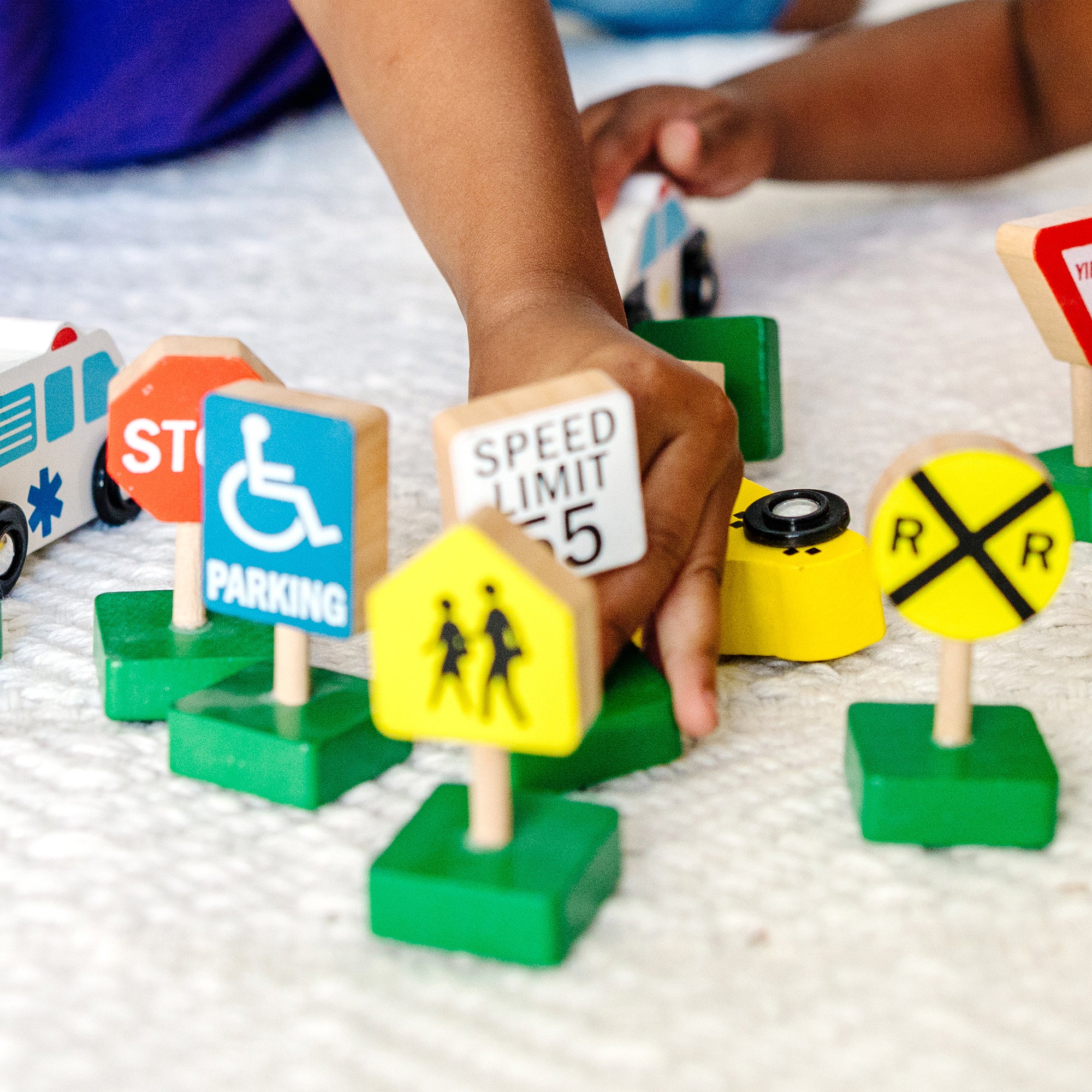 Melissa & Doug Wooden Traffic Adventure Play Set - 15 Pieces - Image 4