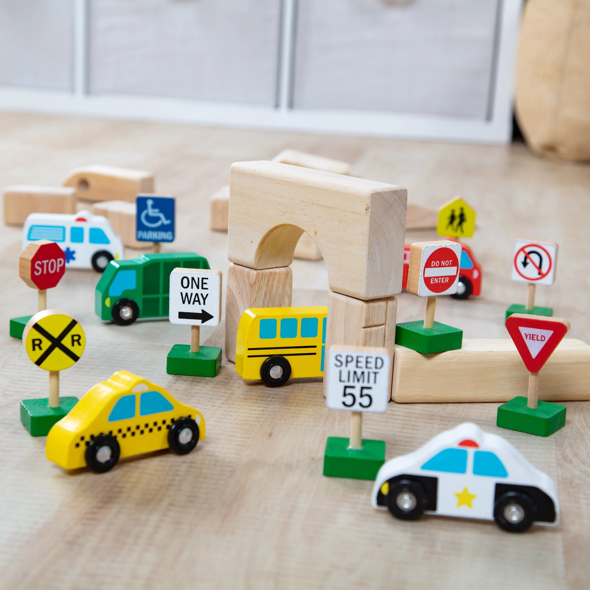 Melissa & Doug Wooden Traffic Adventure Play Set - 15 Pieces - Image 7