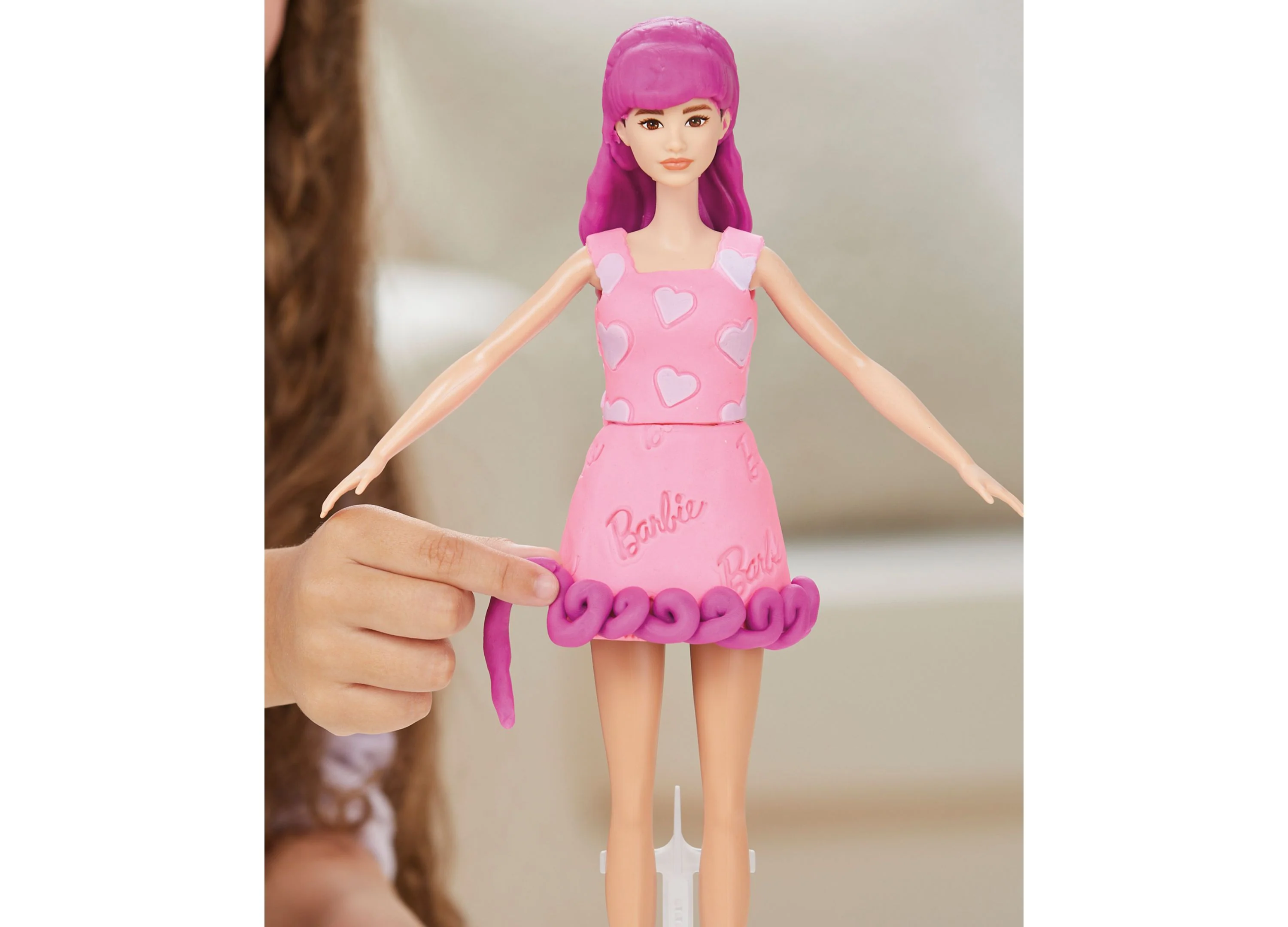 Play-Doh Barbie Hearts and Hair Set - Styling and Fashion Creation Kit - Image 3