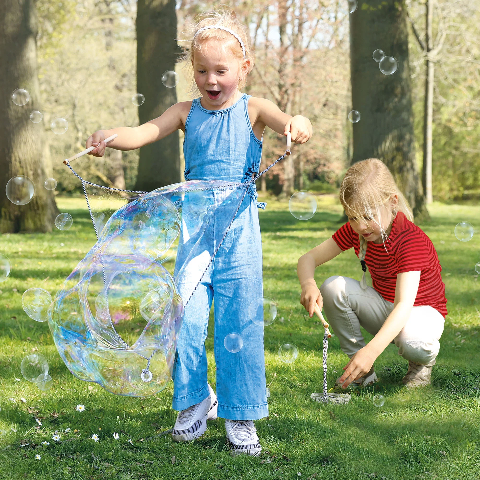 SES Creative Mega Bubbles Kit: Giant Outdoor Bubble-Making Set for Kids - Image 4