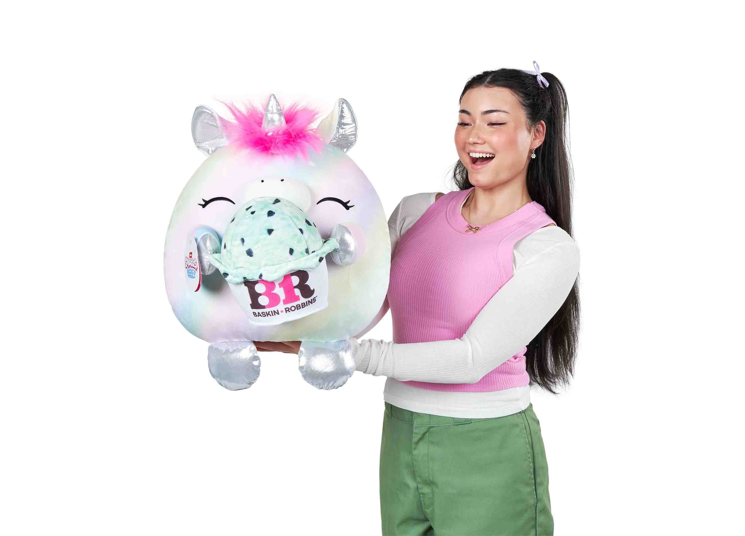 ZURU Snackles Series 2 16-inch Cuddly Unicorn with Baskin-Robbins Mini Plush - Image 2