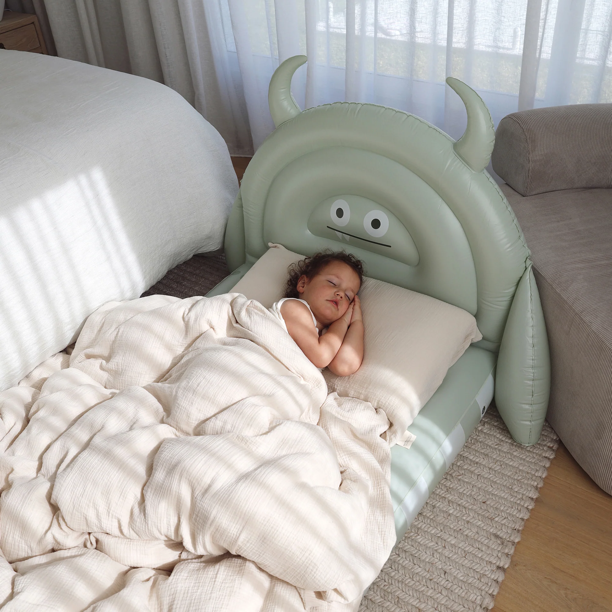 Sunnylife Kids' Monster Sage Inflatable Sleepover Bed - Image 4
